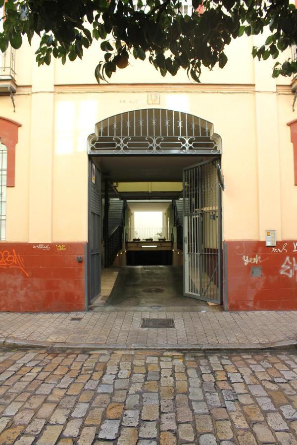 Monkeys Apartments Lumbreras Deluxe Seville Exterior photo